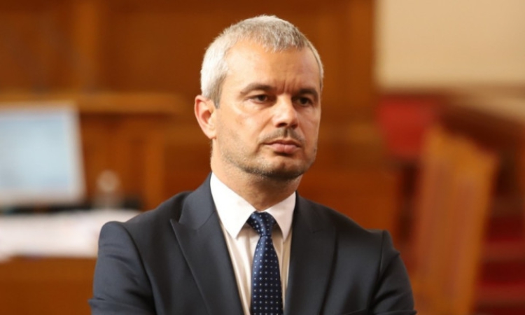 Възраждане поиска оставката на Даниел Митов